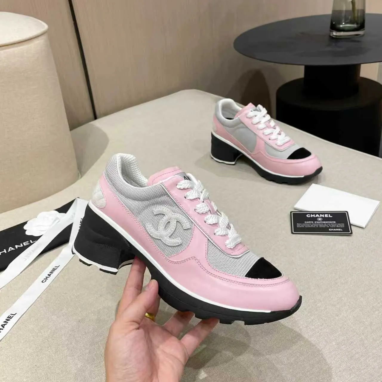 👟👟Ex-factory price 580👟👟Chanel Panda Shoes! 2025 counter's top casual sports shoes. This classic design; the upper is electro-embroidered with a variety of techniques; the outsole is fashionable and sporty; the unusual inclusion of a variety of color matching elements... The diversified mix and match is very good-looking and versatile, and can be used for leisure, fashion, sports, and outdoor... ꫛꫀꪝ Go➫ Materials: ❶Upper made of: original imported first-layer silk cowhide + original waterproof cloth + original first-layer cowhide ❷Inner lining: Original Yangli + Net ❸ Outsole based on: Original TPU combination outsole Special counter boutique packaging complete set for women 35–40